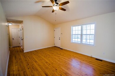 115 Woodview Dr, Statesville, NC 28625 - photo 5