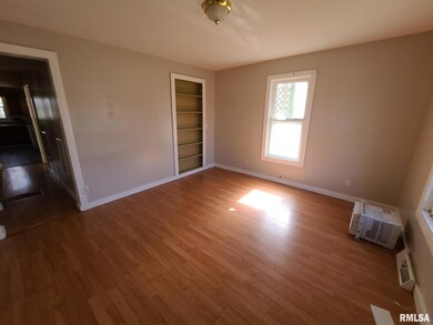 241 E Myrtle St, Virginia, IL 62691 - photo 2