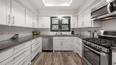 2402 Harwell Cir, Alvin, TX 77511 - photo 4