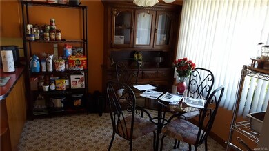 Eat-in Kitchen