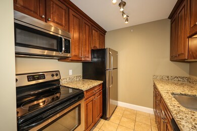 92 Eastern Ave unit 304, Manchester, NH 03104 - photo 3