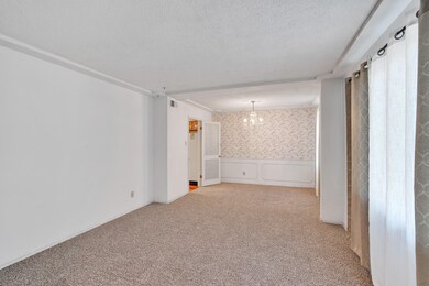 10212 Montwood-4