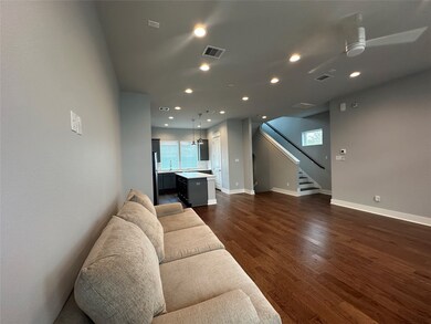 902 Martin St unit C, Houston, TX 77018 - photo 4