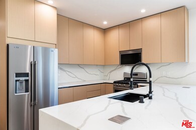 4615 St Charles Place unit 1/2, Los Angeles, CA 90019 - photo 5