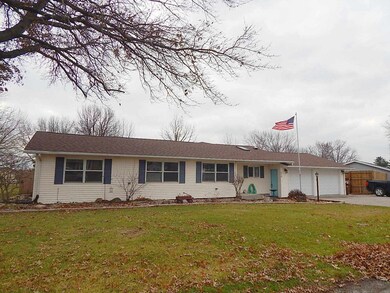 310 Toll Cir, Bluffton, IN 46714 - photo 2