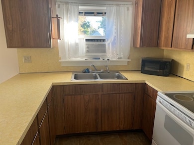 636 Metacom Ave unit 2, Bristol, RI 02809 - photo 5