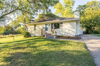 350 E Creston Ave, Des Moines, IA 50315 - photo 2