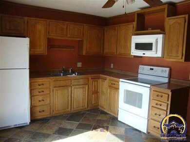 260 W 14th St, Auburn, KS 66402 - photo 6