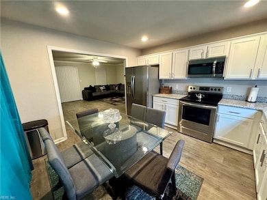 202 Beech St, Suffolk, VA 23434 - photo 4