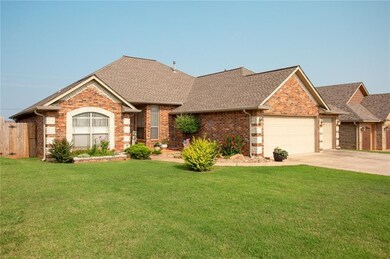 901 Kelsi Dr, Moore, OK 73160 - photo 2
