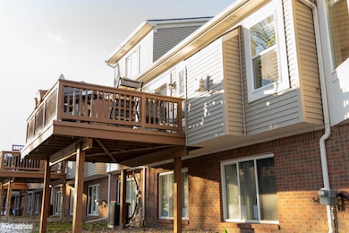 14932 Village Park Cir, Shelby Township, MI 48315 - photo 6