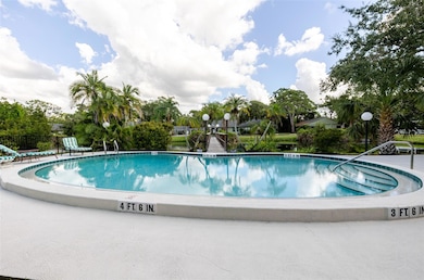 5021 Barrington Cir unit 302, Sarasota, FL 34234 - photo 5