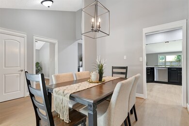 1303 Yorkshire Dr, Friendswood, TX 77546 - photo 4