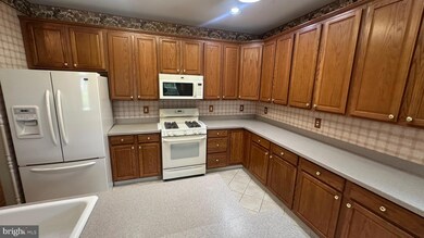 24 Ellington Dr, Columbus, NJ 08022 - photo 4