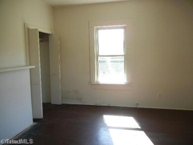 801 Barnes St, Reidsville, NC 27320 - photo 3