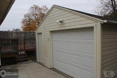 612 S 3rd Ave W, Newton, IA 50208 - photo 3