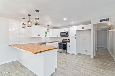 Grand Kitchen