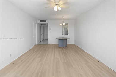 Opposite view - Room for a table