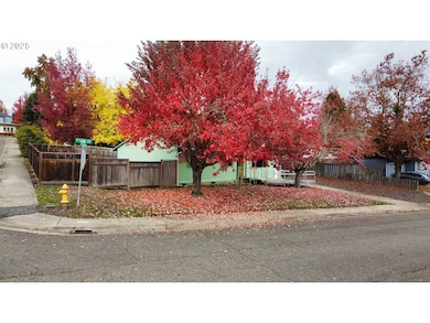 841 NW Lori St, Winston, OR 97496 - photo 2