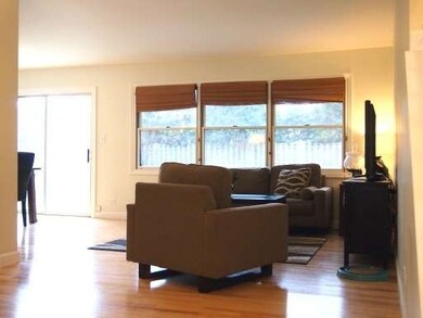 2252 Strawberry Ln, Glenview, IL 60026 - photo 2