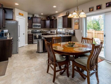 1255 W McKinney Butte Rd unit B, Sisters, OR 97759 - photo 4