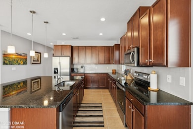 Beautiful Island Granite Kitchen