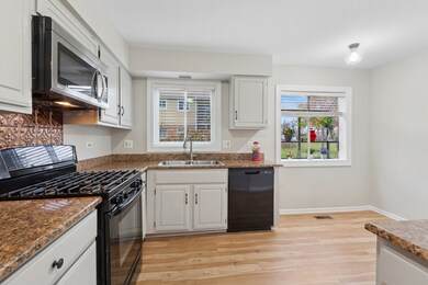 724 Maplewood Ct unit 34B, Willowbrook, IL 60527 - photo 7