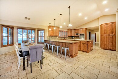 Eat-in Kitchen