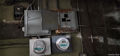 954 E 212th St, Bronx, NY 10469 - photo 3