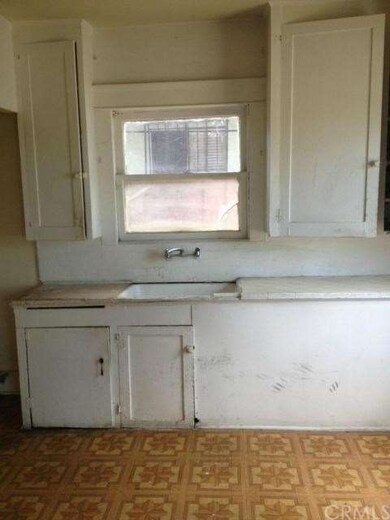 Lewis Ave.// Kitchen