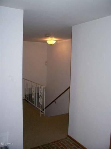 Pics of 845 E 7th St 006