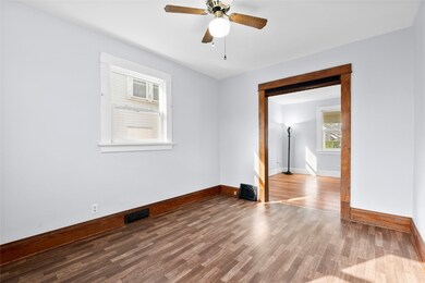 915 8th St SW, Cedar Rapids, IA 52404 - photo 5