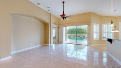 Bright Spacious Living Room w/Triple Sliders to La