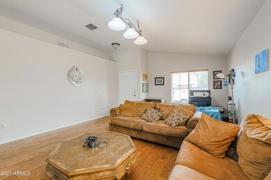 HUGE FRONT ROOM