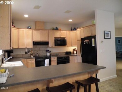 Kitchen and Eating Bar