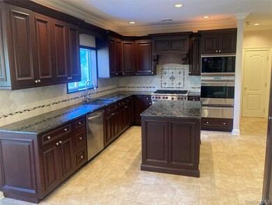 9 Silas Woods Rd, Manorville, NY 11949 - photo 2