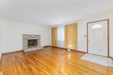 16-web-or-mls-4756 Esterbrook Rd-16