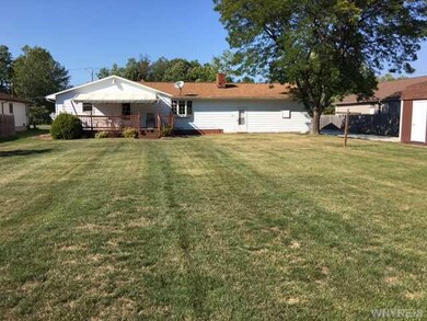 2702 Homeyer Rd, North Tonawanda, NY 14120 - photo 2