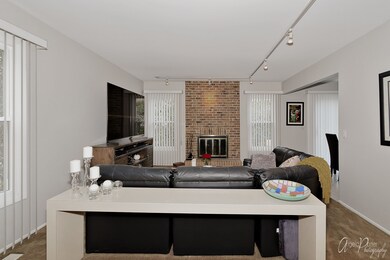 631 Cobblestone Ln, Buffalo Grove, IL 60089 - photo 4