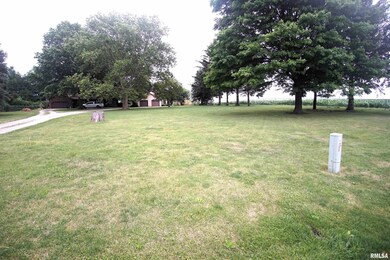 610 Home Ave, Lincoln, IL 62656 - photo 3