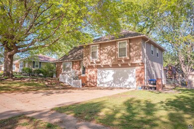 3214 SW MacVicar Ct, Topeka, KS 66611 - photo 3