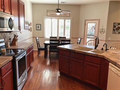 Kitchen & Dining