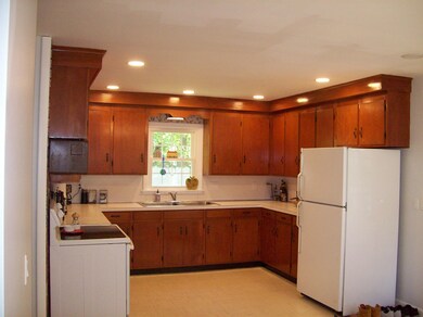 19 Edson St, Claremont, NH 03743 - photo 3