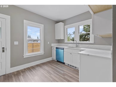 10104 SE Holgate Blvd, Portland, OR 97266 - photo 7