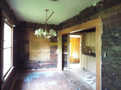 902 Seminary St, McComb, MS 39648 - photo 4