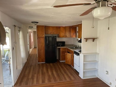 249 Jasper St unit 48, Largo, FL 33770 - photo 2