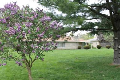 104 S Clark St, Auburn, IN 46706 - photo 2