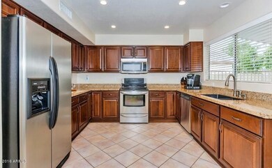 3 7330 Kitchen 2 (800x495)