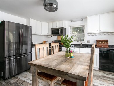 11 Bourdeaux St, Nashua, NH 03060 - photo 4