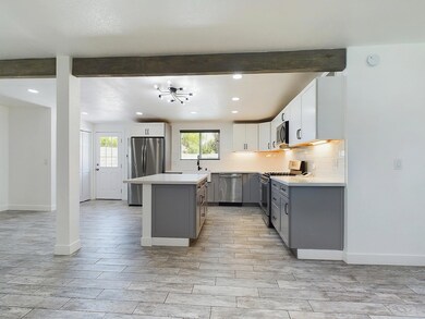 34258 Judy Ln, Cathedral City, CA 92234 - photo 4